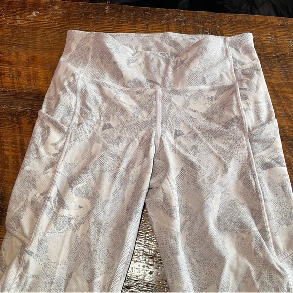 Lululemon Speed Up Tight Leggings - Sz 4 - Picture 4 of 9